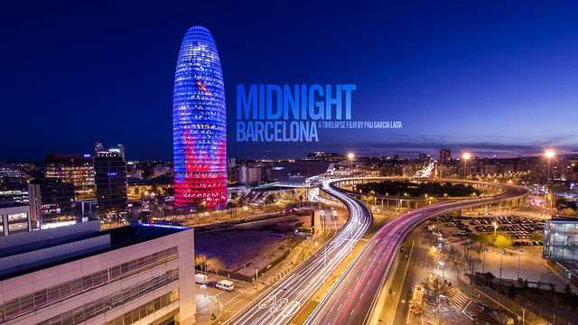 Barcelone de nuit en time-lapse