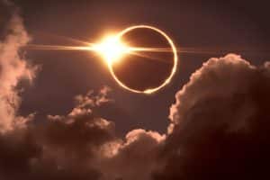 Guide de l'éclipse solaire : conseils et vols spéciaux