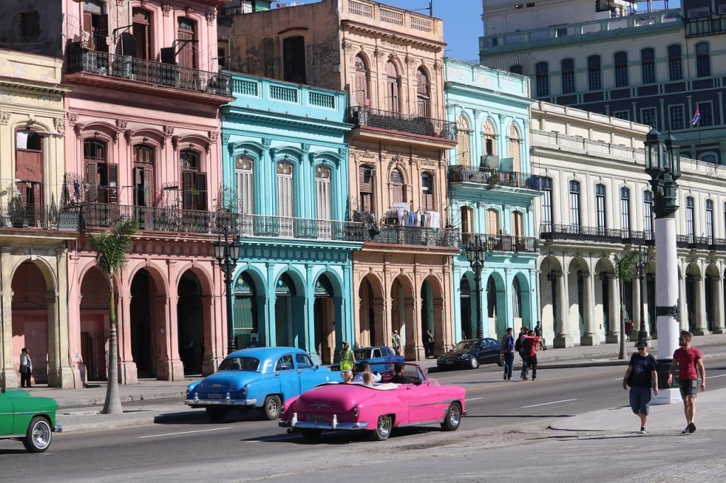 Se mettre dans l’ambiance : livres et films à découvrir avant de partir à Cuba