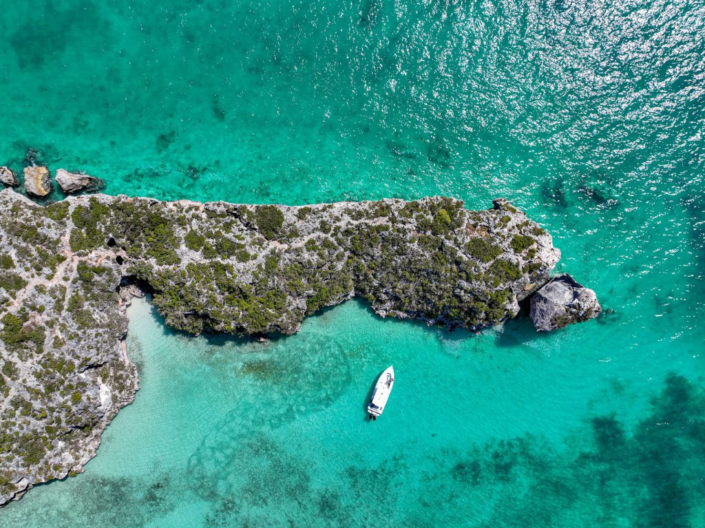 Évasion aux îles Turques-et-Caïques : entre nature, histoire et plages de rêve