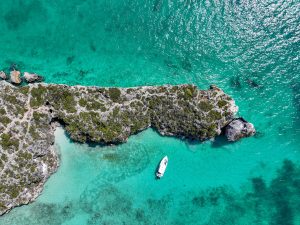 Évasion aux îles Turques-et-Caïques : entre nature, histoire et plages de rêve